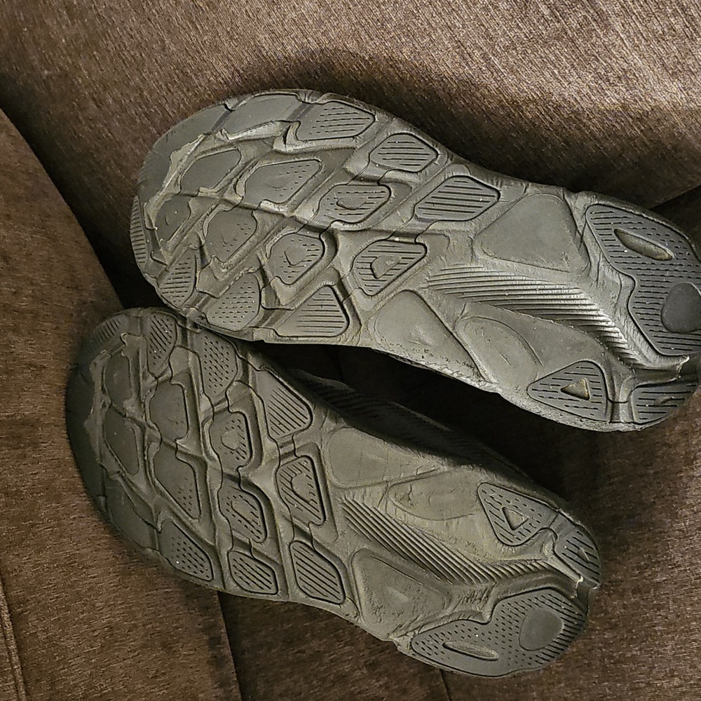 Hoka One One Clifton 9 Black and Gray Athletic Shoes 🖤🩶 - Picture 9 of 9